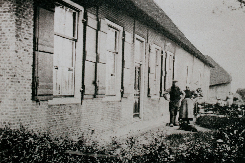 De Boerderij van Jos van Gestel op de Gilzeweg 9 (De lange Kooi), werd tijdens de bevrijding in brand geschoten.K